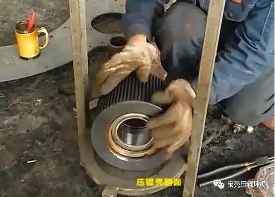 顆粒機(jī)壓輥總成安裝方法圖解