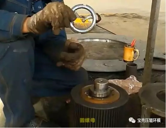 顆粒機(jī)壓輥總成安裝方法圖解